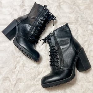 Black Round Toe Chunky Boot - Size 7